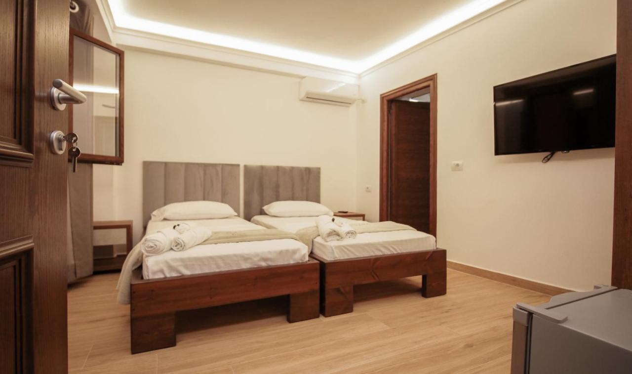 Vila Fatos Qama Berat Extérieur photo