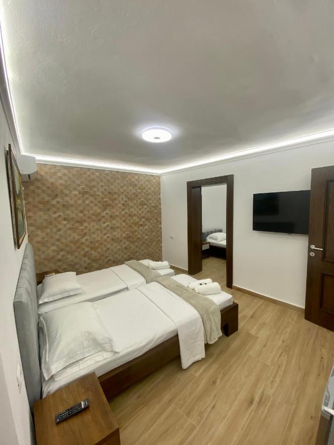Vila Fatos Qama Berat Extérieur photo