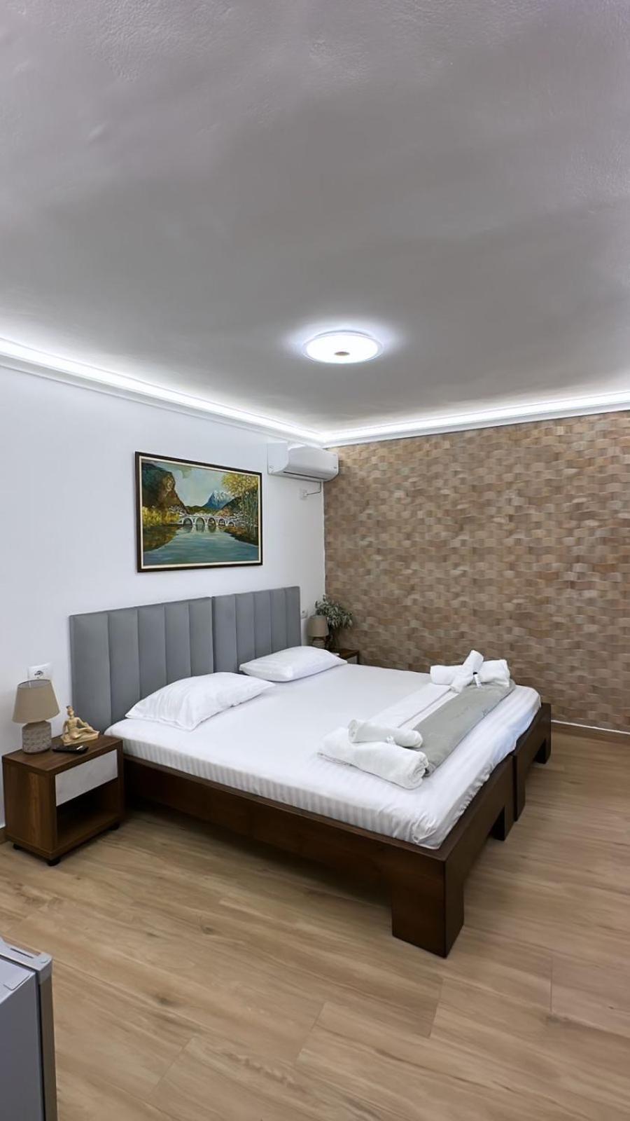Vila Fatos Qama Berat Extérieur photo